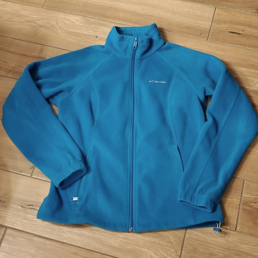 Columbia fleece jacket size medium gently worn. Turquoise color.